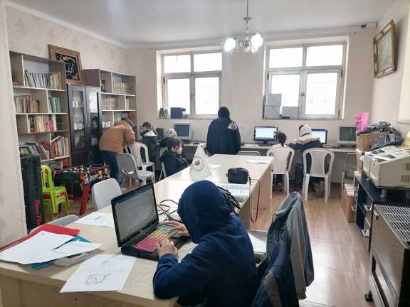 کلاس آموزشی برای کودکان نیازمند