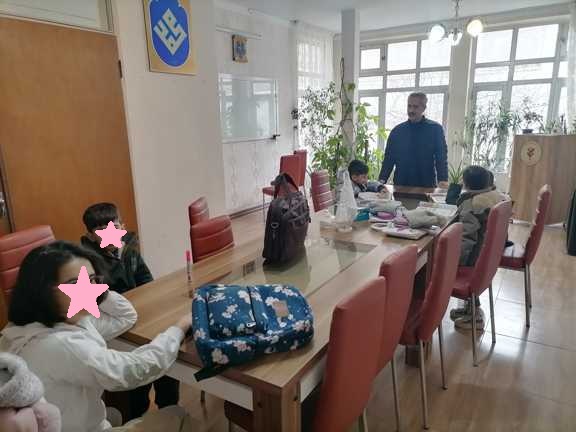 کلاس آموزشی برای کودکان نیازمند